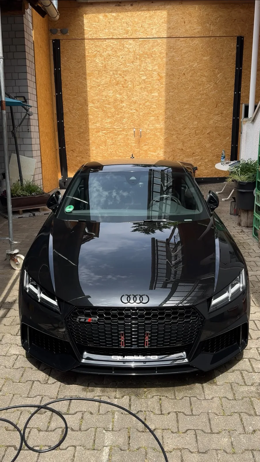 Aufbereiteter schwarzer Audi TT RS